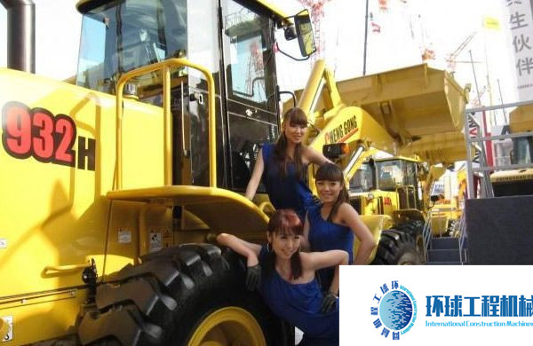 成工裝載機(jī)車模展示 (4)