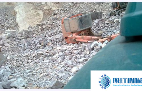 翻車了，車子卻完好無損 (5)